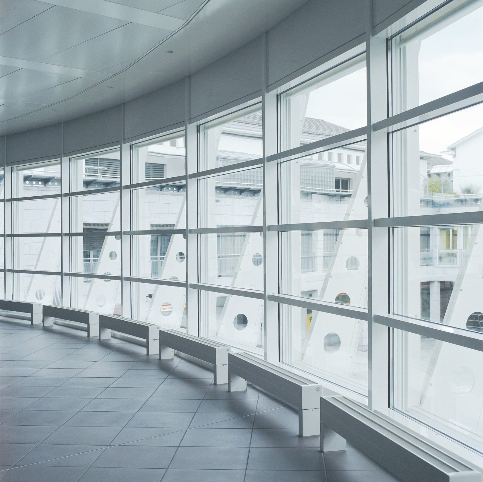 Rendering Radiavector Bench Decorative radiator Side view