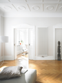 Zehnder_RAD_Charleston-HY_livingroom_old building Stock Content Zehnder Charleston Decorative radiator Front view